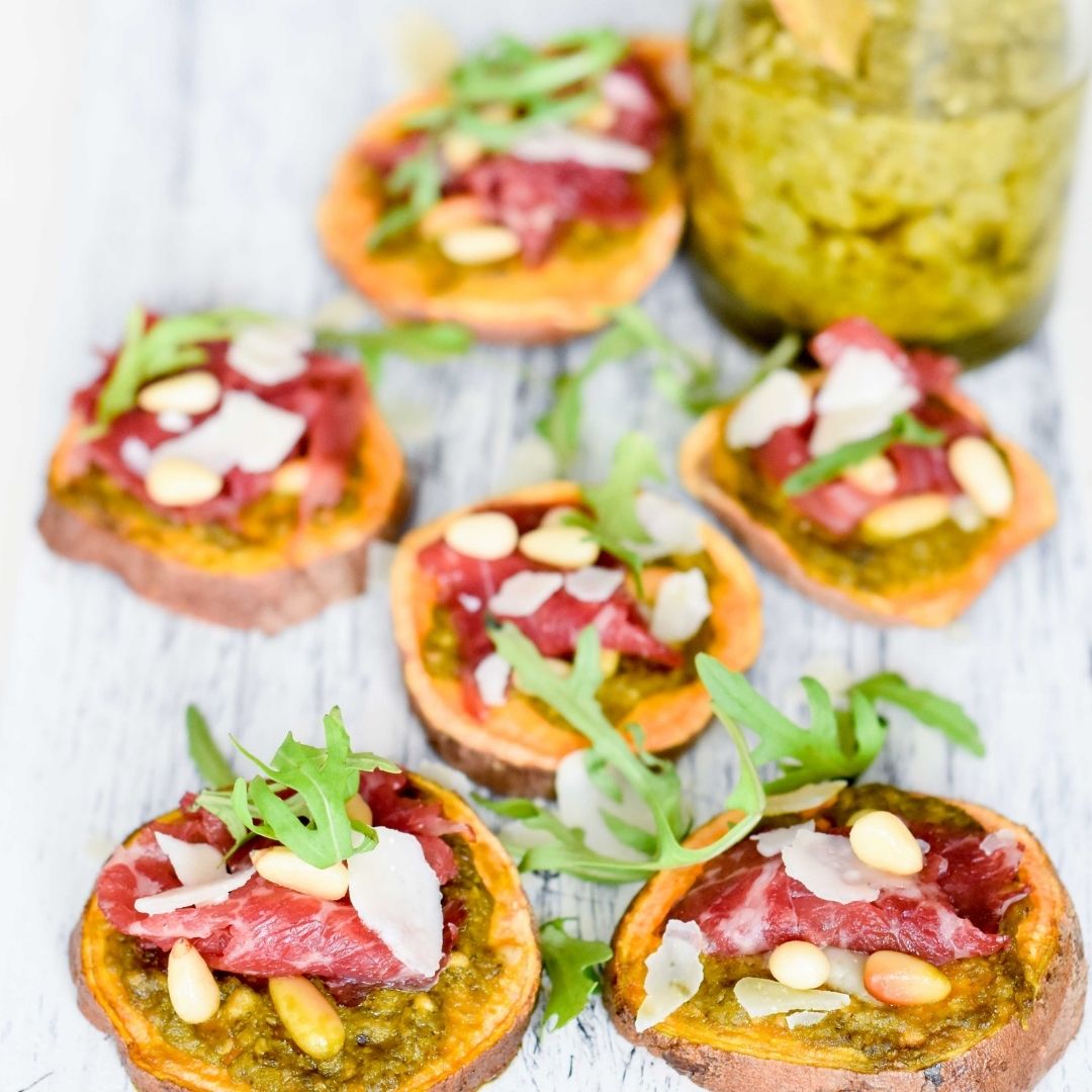 Zoete aardappel pizzaatjes carpaccio